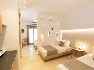 &lt;img src=&quot;superiorquadraplestudio.jpg&quot; alt=&quot;Superior Quadraple Studio-Louis Studios-Santorini&quot;&gt;