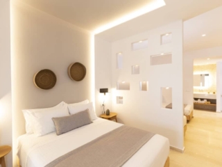 &lt;img src=&quot;superiorquadraplestudio.jpg&quot; alt=&quot;Superior Quadraple Studio-Louis Studios-Santorini&quot;&gt;