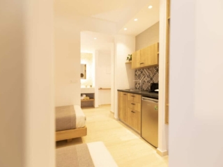 &lt;img src=&quot;superiorquadraplestudio.jpg&quot; alt=&quot;Superior Quadraple Studio-Louis Studios-Santorini&quot;&gt;