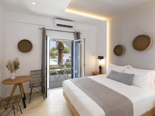&lt;img src=&quot;superiorquadraplestudio.jpg&quot; alt=&quot;Superior Quadraple Studio-Louis Studios-Santorini&quot;&gt;